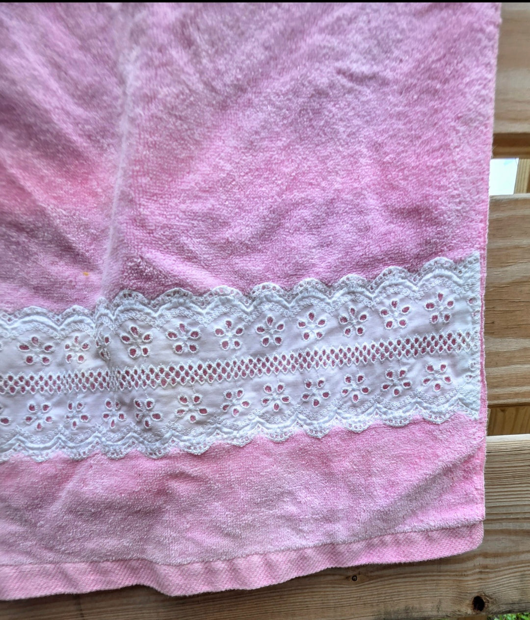 Vintage Fieldcrest Pink Bath Towel Lace Trim 26x48 Cotton USA Cottagecore