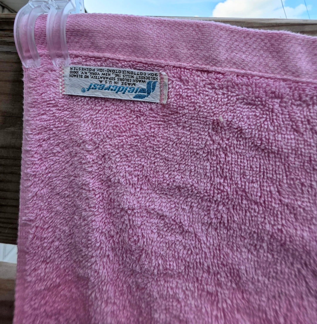 Vintage Fieldcrest Pink Bath Towel Lace Trim 26x48 Cotton USA Cottagecore