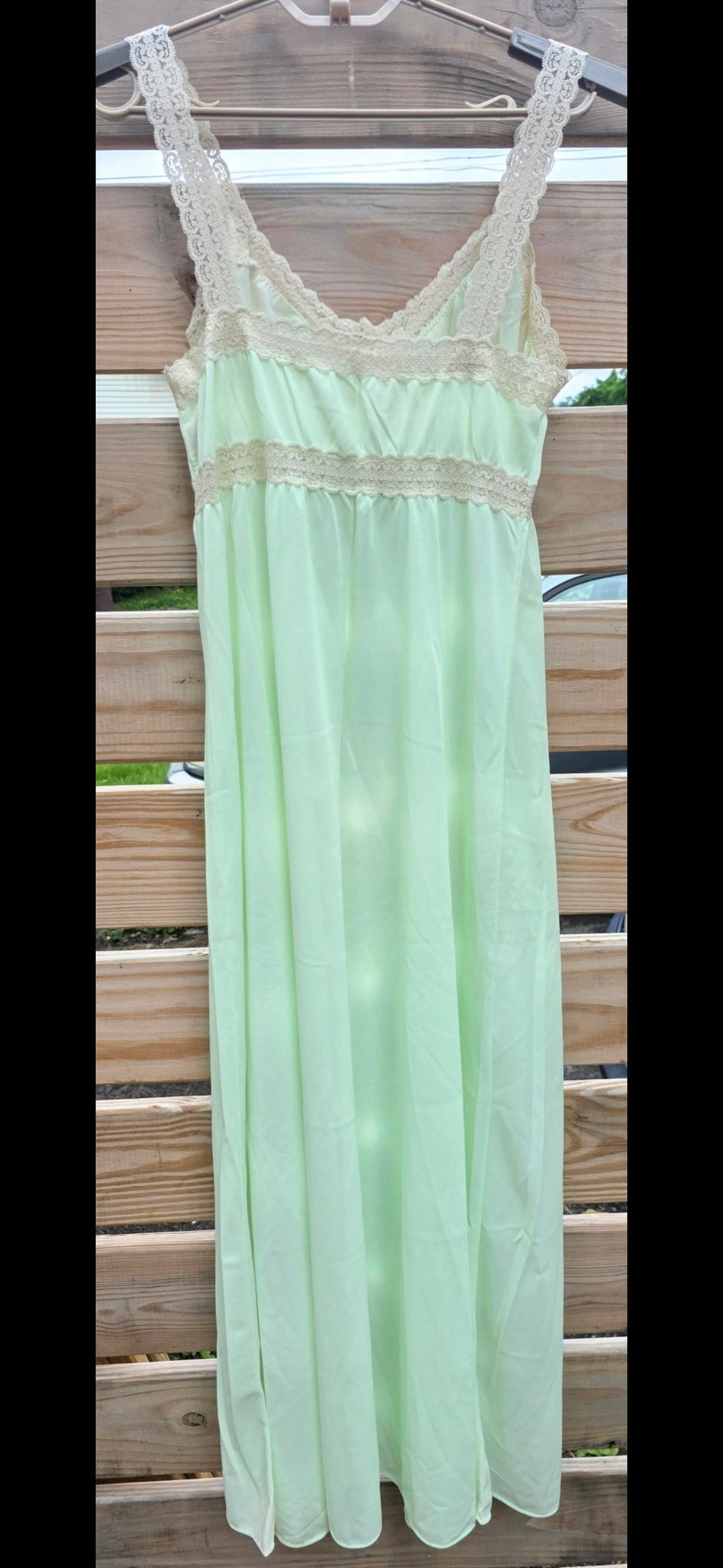 Vintage Miss Elaine Mint Green Nylon Nightgown Lace Trim Women's Medium USA Sleepwear