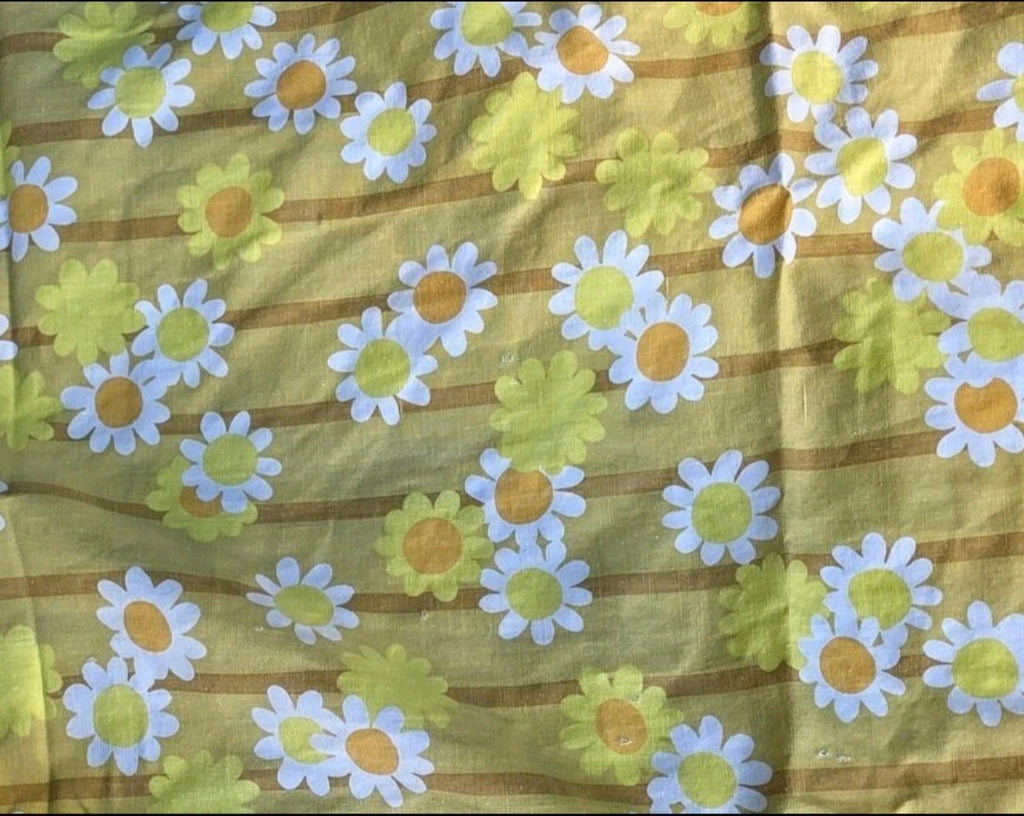 Vintage 1970s Daisy Floral Flower Power Bedspread Yellow White  Retro Hippie