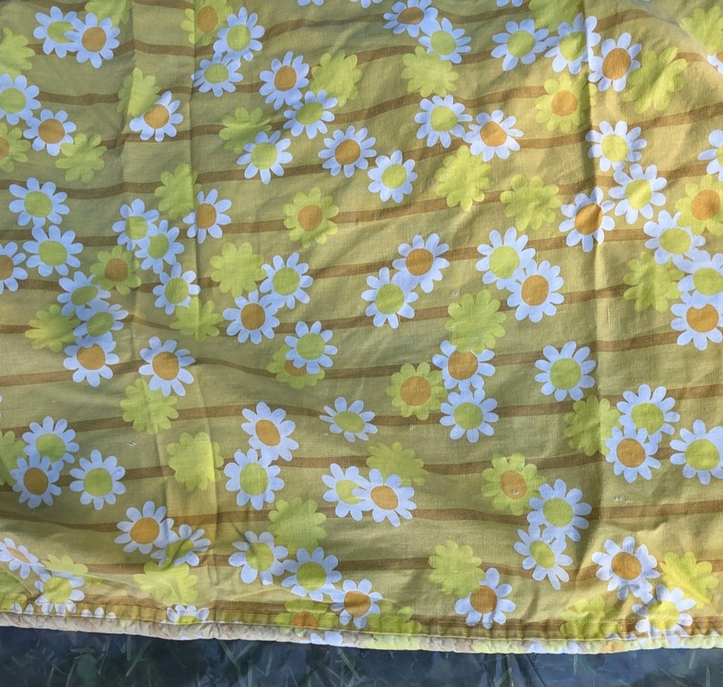 Vintage 1970s Daisy Floral Flower Power Bedspread Yellow White  Retro Hippie