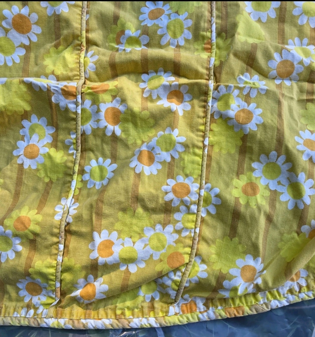 Vintage 1970s Daisy Floral Flower Power Bedspread Yellow White  Retro Hippie