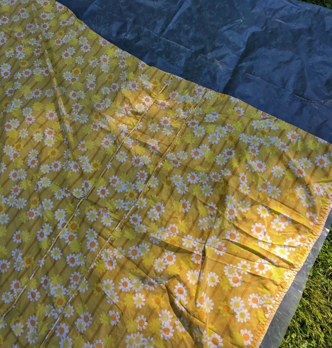 Vintage 1970s Daisy Floral Flower Power Bedspread Yellow White  Retro Hippie
