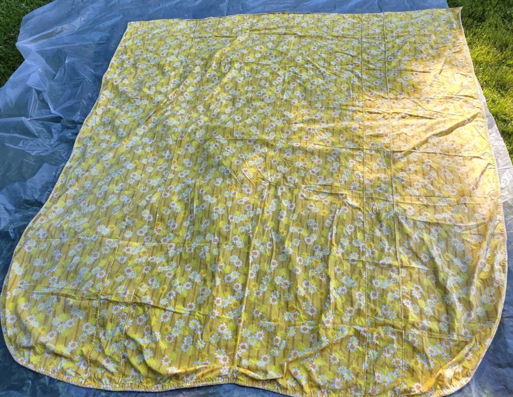 Vintage 1970s Daisy Floral Flower Power Bedspread Yellow White  Retro Hippie
