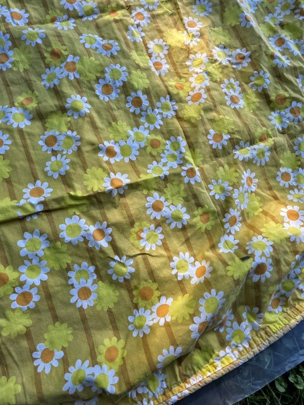 Vintage 1970s Daisy Floral Flower Power Bedspread Yellow White  Retro Hippie