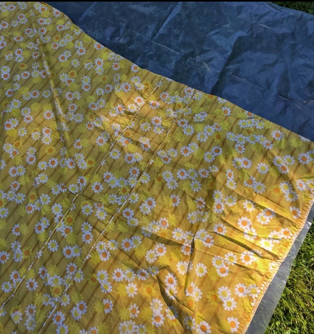 Vintage 1970s Daisy Floral Flower Power Bedspread Yellow White  Retro Hippie