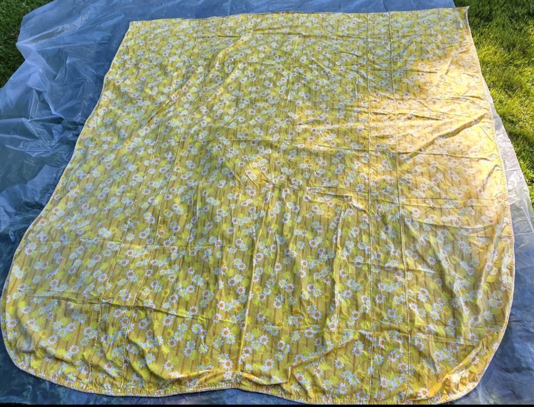 Vintage 1970s Daisy Floral Flower Power Bedspread Yellow White  Retro Hippie