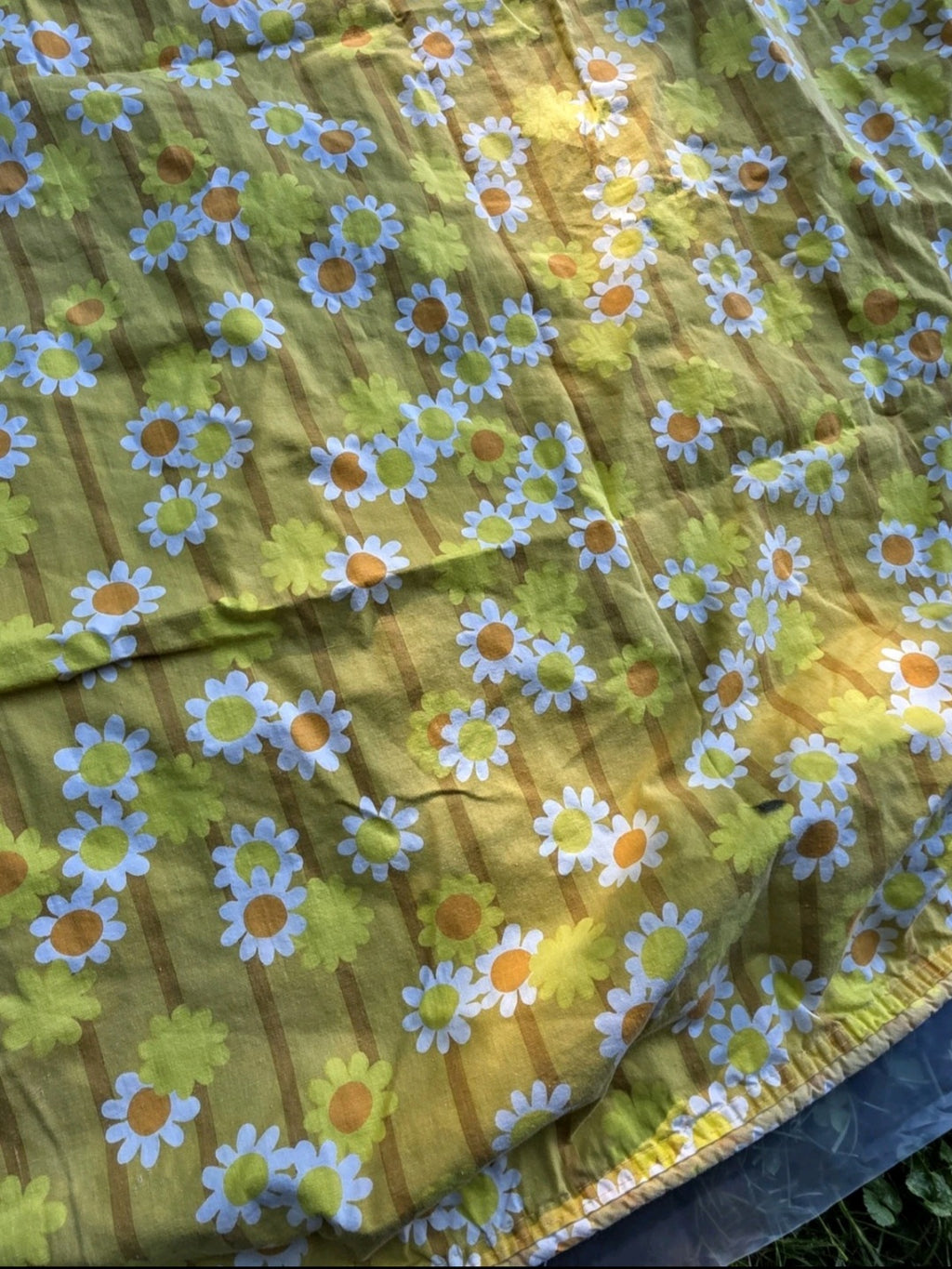 Vintage 1970s Daisy Floral Flower Power Bedspread Yellow White  Retro Hippie