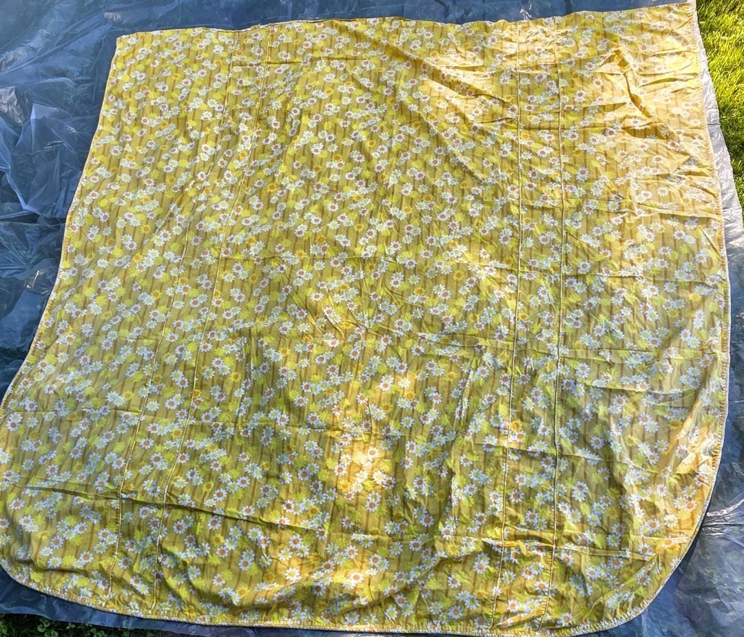 Vintage 1970s Daisy Floral Flower Power Bedspread Yellow White  Retro Hippie