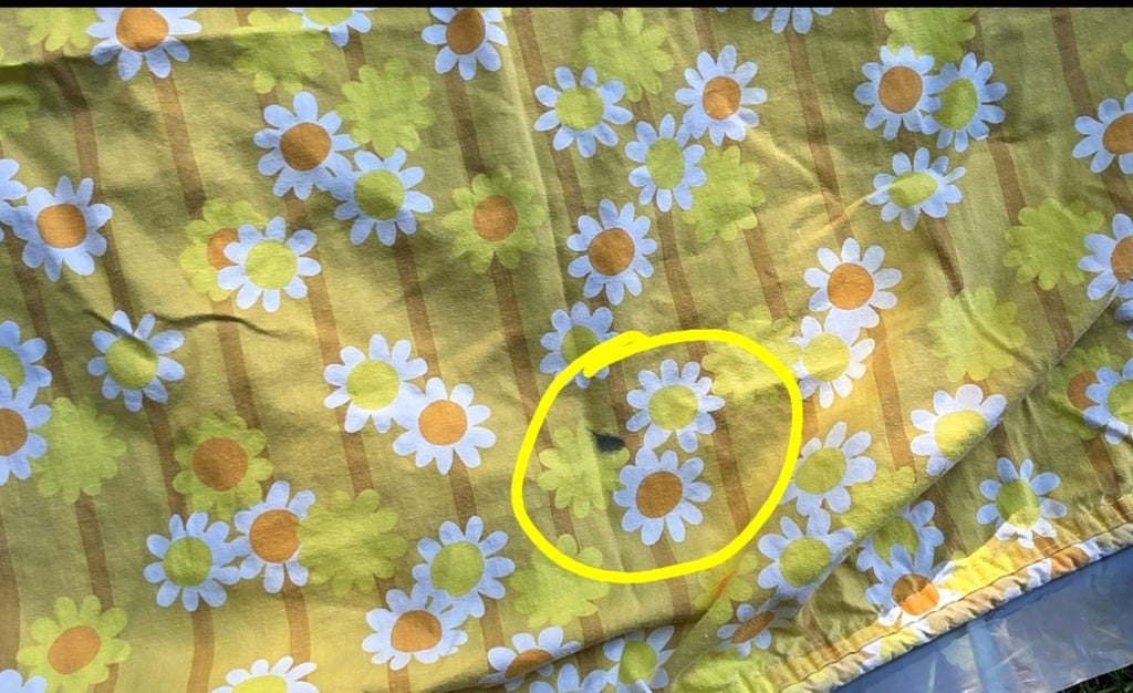 Vintage 1970s Daisy Floral Flower Power Bedspread Yellow White  Retro Hippie