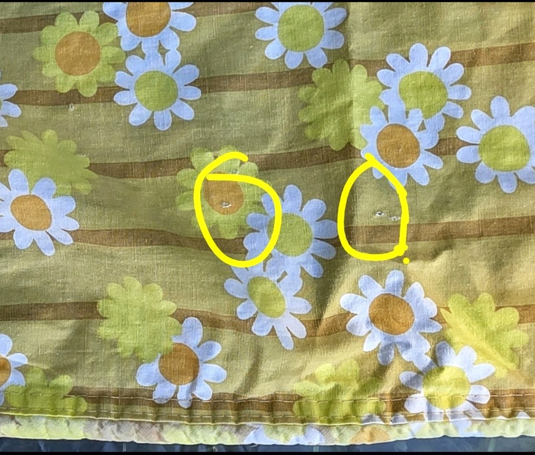 Vintage 1970s Daisy Floral Flower Power Bedspread Yellow White  Retro Hippie